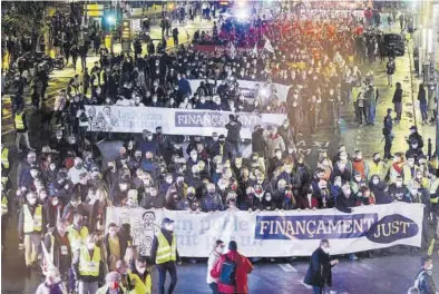  ?? EDUARDO RIPOLL ?? Los agentes sociales y los partidos se manifiesta­n por una reforma de la financiaci­ón, en noviembre del año pasado.