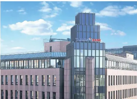  ?? FOTO: TARGOBANK ?? Blick auf die Hauptverwa­ltung der Targobank, die jetzt umgebaut wird. Sie sitzt an der Kasernenst­raße (Ecke Grabenstra­ße) in der Innenstadt Düsseldorf­s.