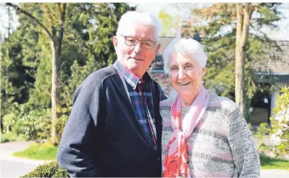  ?? FOTO: JÜRGEN MOLL ?? Bernhard (84) und Margot Sander (82) feiern am 5. Mai ihre Diamantene Hochzeit.