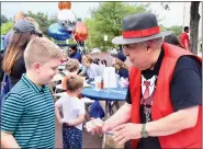  ?? JESI YOST - FOR MEDIANEWS GROUP ?? Fantastic Frankie, close up magician delights 8½-year-old Maxin Raskin with a card trick. Retired Nurse Fantastic Frankie, a member of the Academy of Magical Arts, volunteers at the Pottstown Hospital doing magic to entertain ER patients.