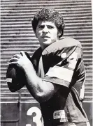  ?? JOURNAL FILE ?? David Osborn, a senior quarterbac­k from Hurst, Texas for the 1982 New Mexico Lobos, thrived in the veer offense and helped the team to a 10-1 season.