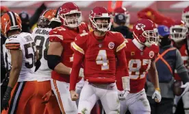  ?? Photograph: Charlie Riedel/AP ?? Chad Henne came off the bench to clinch a place in the AFC Championsh­ip game for the Kansas City Chiefs.