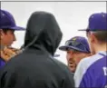  ?? ERIC BONZAR —THE MORNING JOURNAL ?? Avon baseball coach Craig Kirschner talks with the Eagles during the March 31 game against Mayfield at Sprenger Stadium.