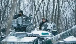  ?? LIBKOS ?? A Ukrainian tank moves into position on the front line Sunday in the contested city of Bakhmut, Donetsk region, Ukraine.