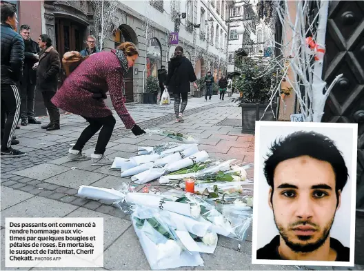  ?? PHOTOS AFP ?? Des passants ont commencé à rendre hommage aux victimes par quelques bougies et pétales de roses. En mortaise, le suspect de l’attentat, Cherif Chekatt.