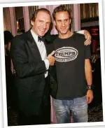  ??  ?? Joseph Fiennes col fratello Ralph (54), anche lui volto del grande schermo (tra i suoi film, The Grand Budapest Hotel).