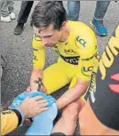  ?? FOTO: EFE ?? Roglic, abatido tras perder el Tour