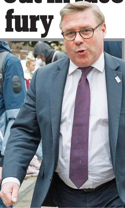  ??  ?? Weekend warrior: Former Territoria­l Mark Francois in Westminste­r yesterday