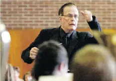  ?? MICHAEL BELL ?? Longtime musician/educator Mossing conducts a band during The Magic Baton held at Lakeview United Church on May 26, 2013.