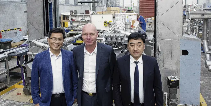  ?? PHOTO: GERARD O’BRIEN ?? Building friendship­s . . . Scott Technology general manager Andrew Arnold (centre) shows Qingdao local government civic delegates Wang Dongxiang (left) and Jao Shuguang around the facility during a visit to Dunedin yesterday.