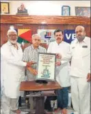  ?? ?? Prakash Ambedkar (second from left) won the Akola Lok Sabha seat in 1998 and 1999.