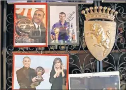  ??  ?? BALONES DE ORO. Cannavaro y Zizou, con pasado en Madrid y Juve.