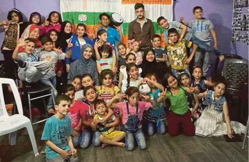  ??  ?? KELAS tuisyen dianjurkan TFTN untuk anak pelarian Syria.