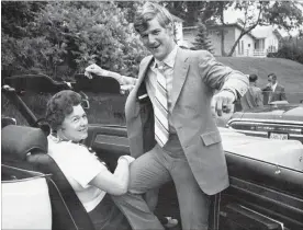  ?? COURTESY OF GRAHAM BEZANT ?? Bobby Orr and mother Arva Orr.