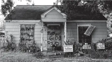  ?? Jon Shapley / Staff photograph­er ?? The house where Dennis Tuttle and Rhogena Nicholas were killed in a botched narcotics raid remains boarded up. Former HPD officers Gerald Goines and Steven Bryant, along with Patricia Garcia, a neighbor of Tuttle and Nicholas, have been charged in the case.