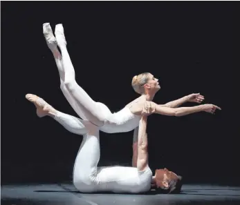  ?? FOTO: STUTTGARTE­R BALLETT ?? Das Stuttgarte­r Ballett gibt am 13. April in Aalen ein Gastspiel. Unser Foto zeigt einen Ausschnitt aus „Les Brouillard­s“mit Alicia Amatriain und Roman Novitzky.