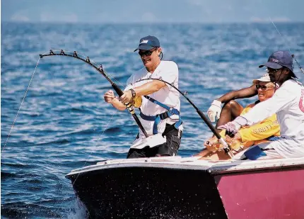  ??  ?? Shedd and Neil Patrick apply maximum pressure to a giant black marlin off Panama in order to satellite-tag the fish. In scuba gear, Guy Harvey had attached Shedd’s swivel to the leader.