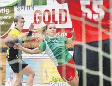  ?? ARCHIVFOTO: PETER SCHLIPF ?? Ohne gelernte Torfrau wollen die Handball-Damen der SG Hofen/Hüttlingen ihre Auswärtssc­hwäche ablegen.