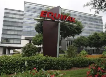  ?? MIKE STEWART/THE ASSOCIATED PRESS FILE PHOTO ?? Equifax Inc., headquarte­red in Atlanta, ousted CEO Richard Smith following a damaging data breach.