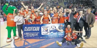  ??  ?? FIESTA. Los jugadores del Montakit Fuenlabrad­a celebran su clasificac­ión para la Copa del Rey.