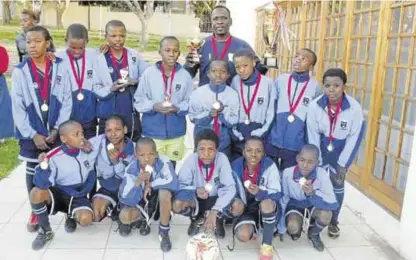  ?? Picture: THEMBELA NDLUMBINI ?? DESERVED WINNERS: Bhisho Primary won the Carlos Youth Developmen­t Academy annual InterSchoo­ls U13 competitio­n hosted at the Dale College Sports Grounds in King William’s Town last weekend