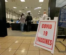  ?? STuArT CAHIll / HErAld sTAFF FIlE ?? WALK RIGHT IN: The city of Brockton holds a walkin vaccine clinic at the Westgate Mall on Thursday.