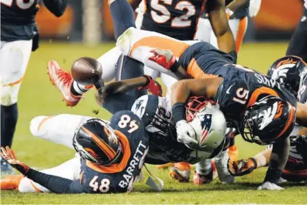  ??  ?? Broncos linebacker­s Todd Davis (51) and Shaquil Barrett hit New England Patriots running back LeGarrette Blount during the fourth quarter Sunday. The Broncos held Blount to 31 yards rushing on 17 carries, with a long run of 5 yards. Joe Amon, The...