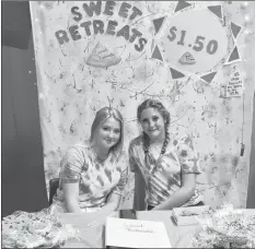  ?? CHRIS SAULNIER ?? Raya Garf and Beth Arseneault with their business, Sweet Retreats.