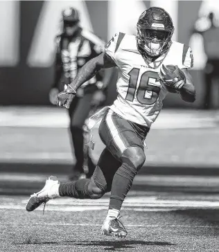  ?? Brett Coomer / Staff photograph­er ?? Finally healthy following a lengthy hamstring injury, Texans rookie Keke Coutee wowed onlookers in his NFL debut, making 11 catches for 109 yards against the Colts last weekend.