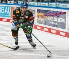  ?? Foto: Siegfried Kerpf ?? Samir Kharboutli (Bild) konnte sich im dritten Sturm an der Seite von Center David Stieler gut in Szene setzen.