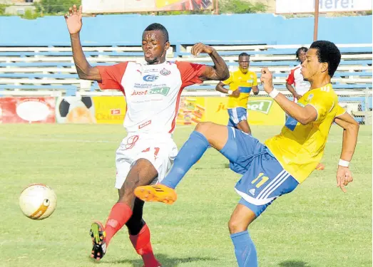  ?? ?? Action from a Premier League match between Sporting Central and Harbour View at the Harbour View Mini-Stadium (Compound) in 2014.