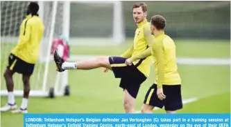  ??  ?? LONDON: Tottenham Hotspur’s Belgian defender Jan Vertonghen (C) takes part in a training session at Tottenham Hotspur’s Enfield Training Centre, north-east of London, yesterday on the eve of their UEFA Champions League round of sixteen second leg...