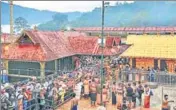  ?? REUTERS FILE ?? Devotees queue up inside Sabarimala temple premises.