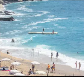  ??  ?? Uzorci mora na svih 118 plaža u županiji udovoljava­ju uvjetima Uredbe o kakvoći mora za kupanje. Na 116 plaža more je izvrsne kakvoće, dok je na plaži u autokampu Monika u Moluntu i na plaži Srebreno ocijenjeno dobrom ocjenom. (sv)