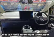  ?? ?? Head unit cukup besar dengan ukuran layar 16,5 inci