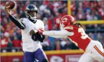  ?? CHARLIE RIEDEL — THE ASSOCIATED PRESS ?? Ravens quarterbac­k Lamar Jackson, left, throws under pressure from Kansas City’s Ron Parker (38) in Kansas City, Mo., on Sunday.