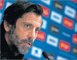  ??  ?? CONVENCIDO. Quique Sánchez Flores, en su comparecen­cia de ayer.