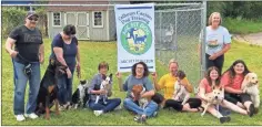  ?? Contribute­d ?? Participan­ts of Sue Van Buren’s dog obedience classes are pictured: Johnny Couch (from left) with Moses; Dena Wright with Jill; Patti Surdi with Blu; Pam Buck with Maggie; Tina Ledford with Philo; Kylie Hamilton with Spartan; Marissa Holloway with Ellie; and Sue Van Buren (standing).