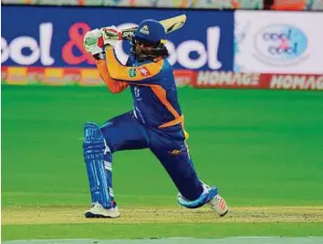  ?? Courtesy: PSL ?? Karachi Kings Chris Gayle plays a cover drive en route to his 44 from just 17 balls against Islamabad United at the Dubai Internatio­nal Cricket Stadium on Sunday.