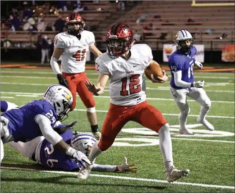  ?? PAUL DICICCO - FOR THE NEWS-HERALD ?? Drew Fetchik, quarterbac­k at Chardon, runs for yardage in the Hilltopper­s’ state championsh­ip win over Columbus DeSales.