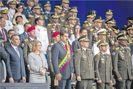  ??  ?? El poder del chavismo se basa en la partidizac­ión y corrupción de las FF.AA., que tienen gran poder político y económico.