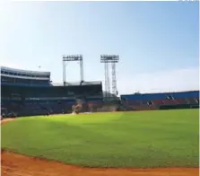  ?? NEAL CRUZ ?? Vista panorámica del terreno de juego del estadio Quisqueya.