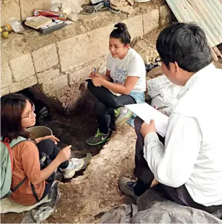  ?? Fotos cortesía del autor ?? Académicos de China, Corea del Sur y Honduras trabajan juntos en el sitio de excavación.