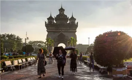  ??  ?? Tourist hotspot: People walking in front of the Patuxay Monument in Vientiane in this file photo. The recently signed MOU is aimed at attracting more investment in tourism developmen­t in Laos. — Xinhua