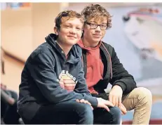  ?? RP-FOTO: ACHIM BLAZY ?? Matthieu (13, links) und sein Gast Noa (14) aus Rugles in der Normandie verstehen sich super. Die Schüler kennen sich bereits von Matthieus Frankreich-Aufenthalt im Oktober.