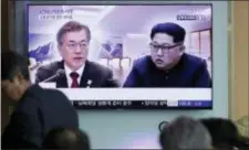  ?? LEE JIN-MAN — THE ASSOCIATED PRESS ?? People watch a TV screen showing file footage of South Korean President Moon Jae-in and North Korean leader Kim Jong Un during a news program ahead of the interKorea­n summit at the Seoul Railway Station in Seoul, South Korea, Thursday. North Korean...