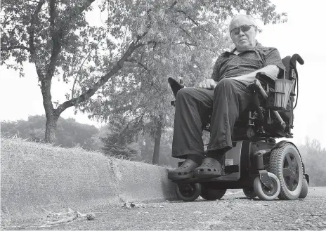  ?? CITIZEN PHOTO BY BRENT BRAATEN ?? Phil Gilliard sits next to the high curb that limits his access to Lheidli T’enneh Memorial Park.