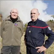  ??  ?? Michel Hauuy de Force , et le lieutenant-colonel Alain Degioanni des sapeurs-pompiers. (Photo D. M.)
