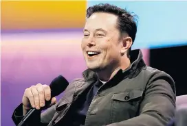  ??  ?? Tesla-Chef Elon Musk überlegt, künftig Bitcoin als Zahlungsmi­ttel zu akzeptiere­n. Das treibt den Kurs der Digitalwäh­rung ordentlich an.