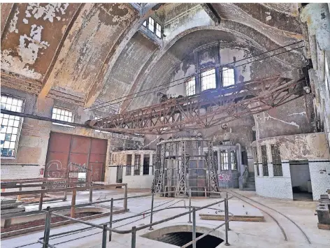  ?? FOTO: FABIAN KAMP ?? Das alte Klärwerk in Uerdingen zeigt noch die Pracht des späten Jugendstil­s